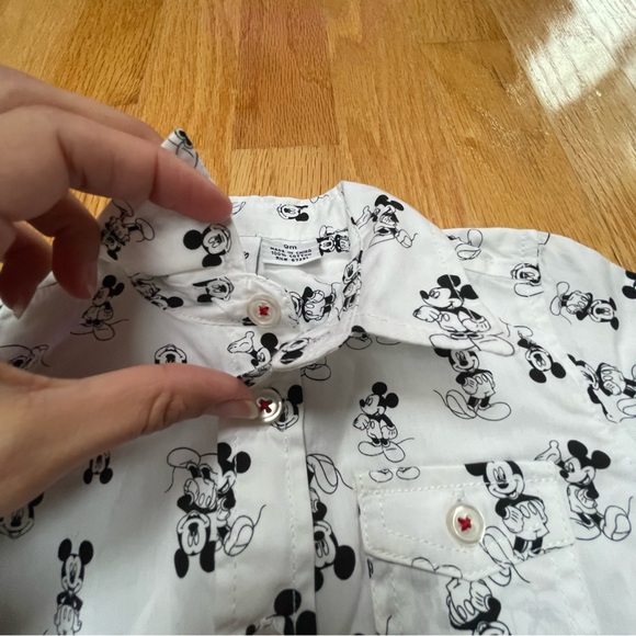 Disney black/white Mickey Mouse long sleeve button up collars shirt size 9 mos - Picture 4 of 9